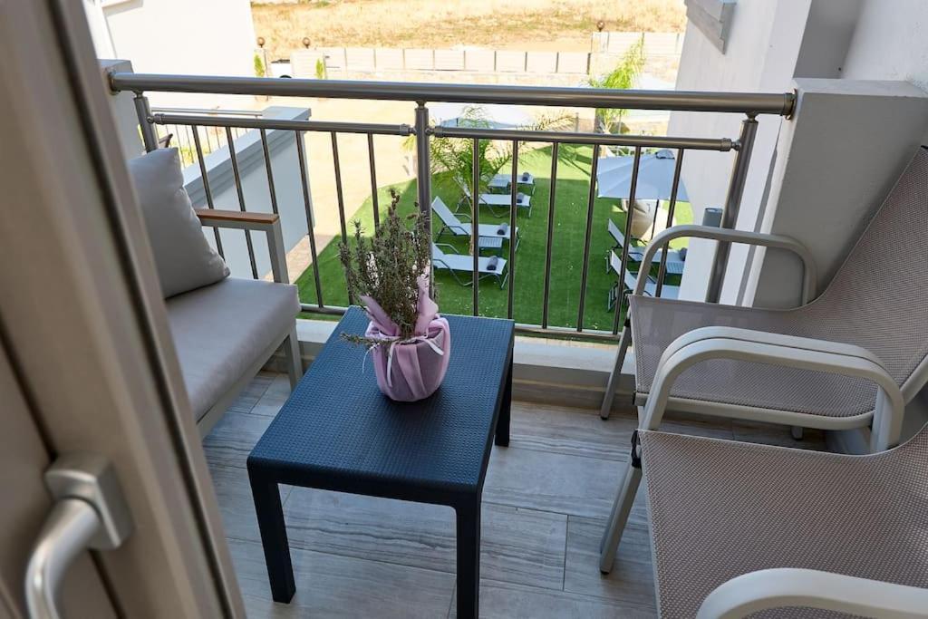 Apartment New Cozy In Crete Coast With Pool And Dining Area Magnisia