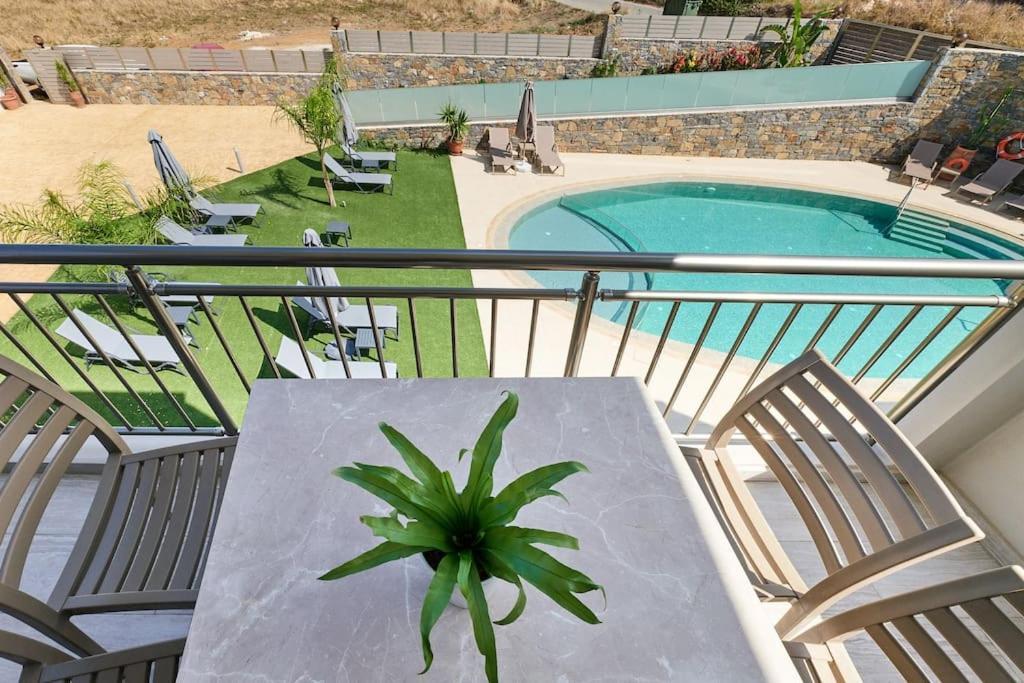 New Cozy In Crete Coast With Pool And Dining Area