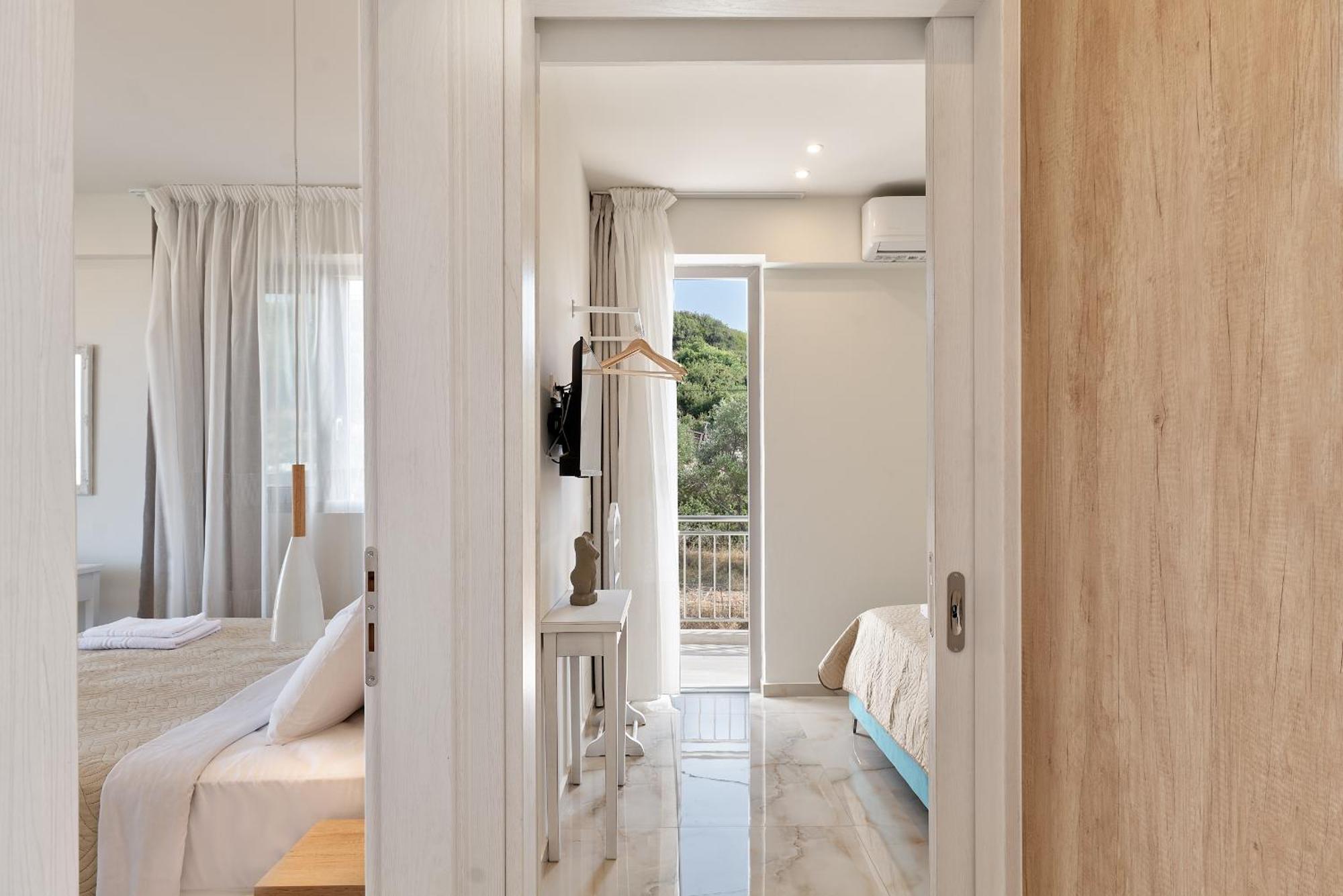 Apartment New Cozy In Crete Coast With Pool And Dining Area