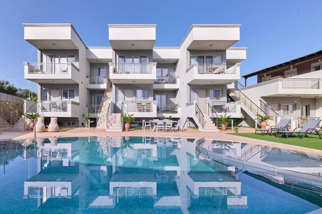 Apartment New Cozy In Crete Coast With Pool And Dining Area