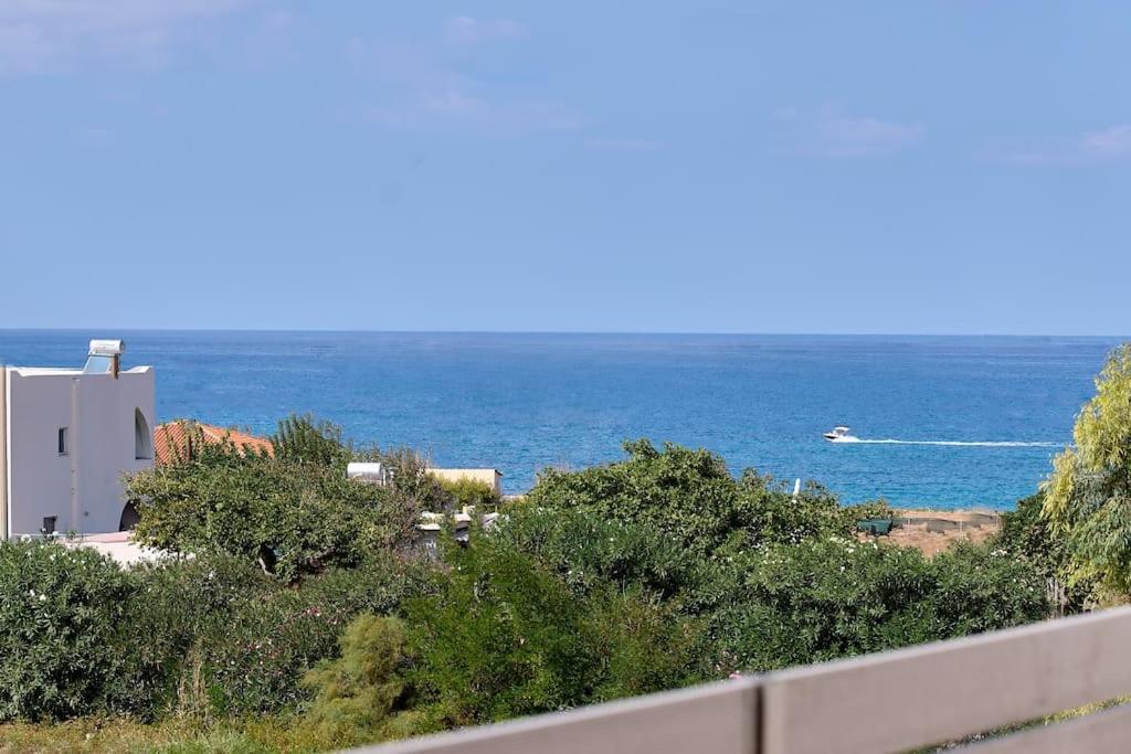 Appartement New Cozy In Crete Coast With Pool And Dining Area Magnisía